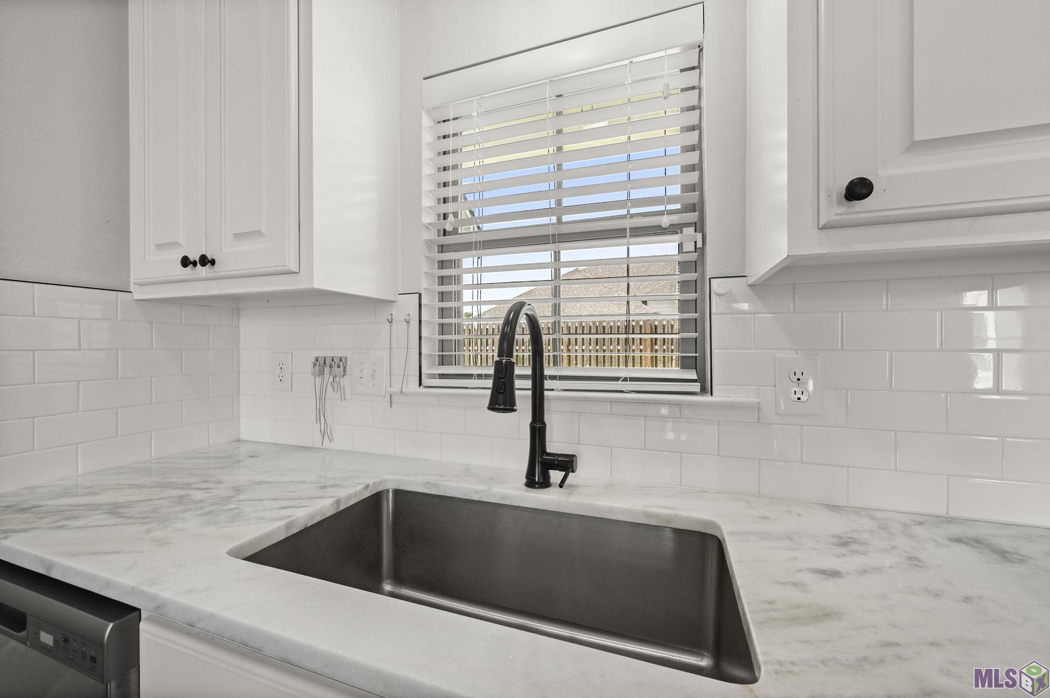 586 Warbler Crossing Avenue Baton Rouge, LA 70810 - Photo 6 of 25 Gallery Image 6