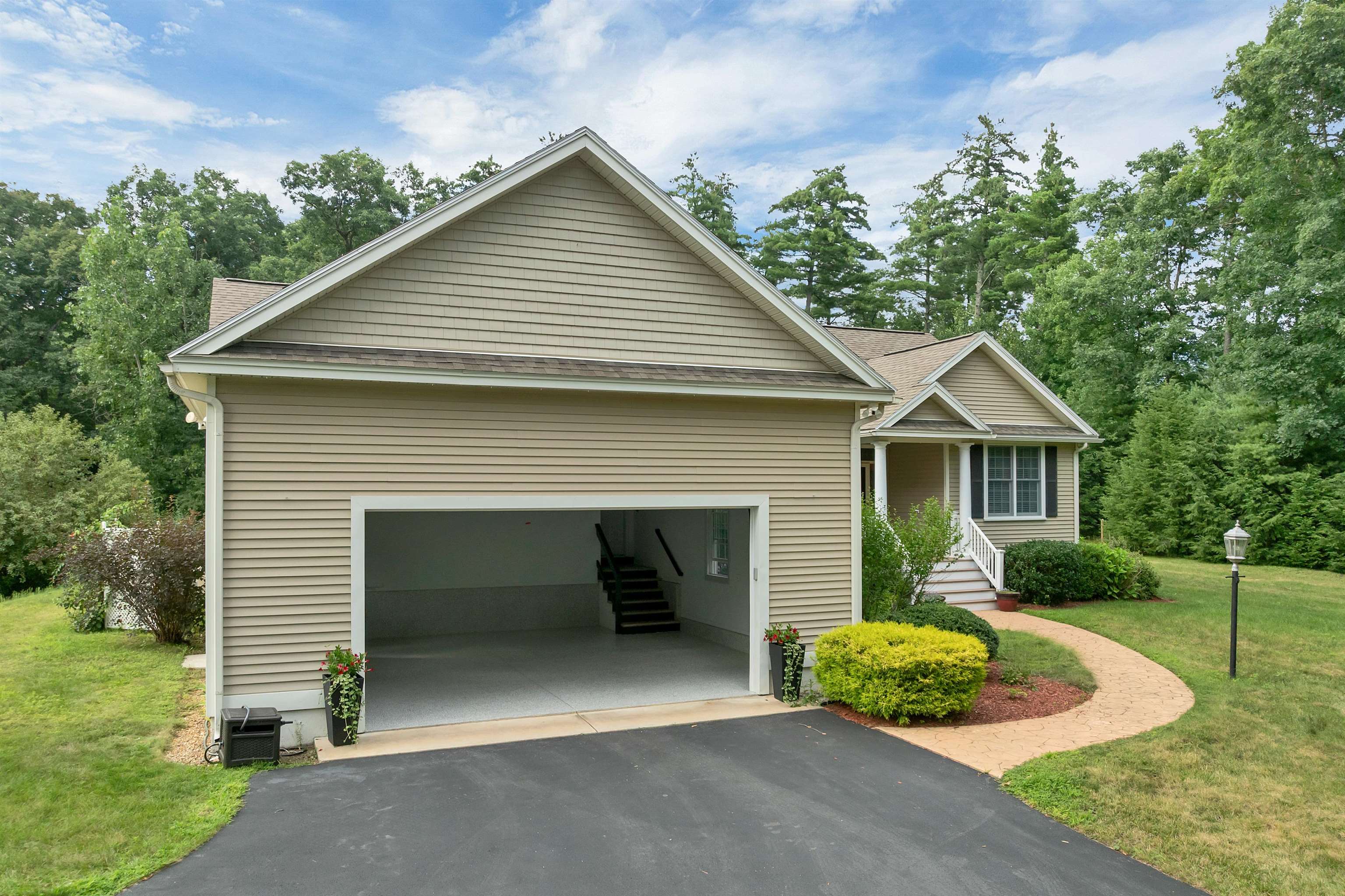 112 Pinecrest Road Litchfield, NH 03052 - Photo 6 of 50 Gallery Image 6
