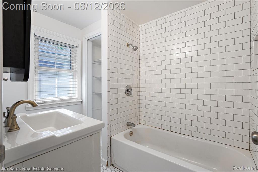451 Moran Road Grosse Pointe, MI 48236 - Photo 24 of 30