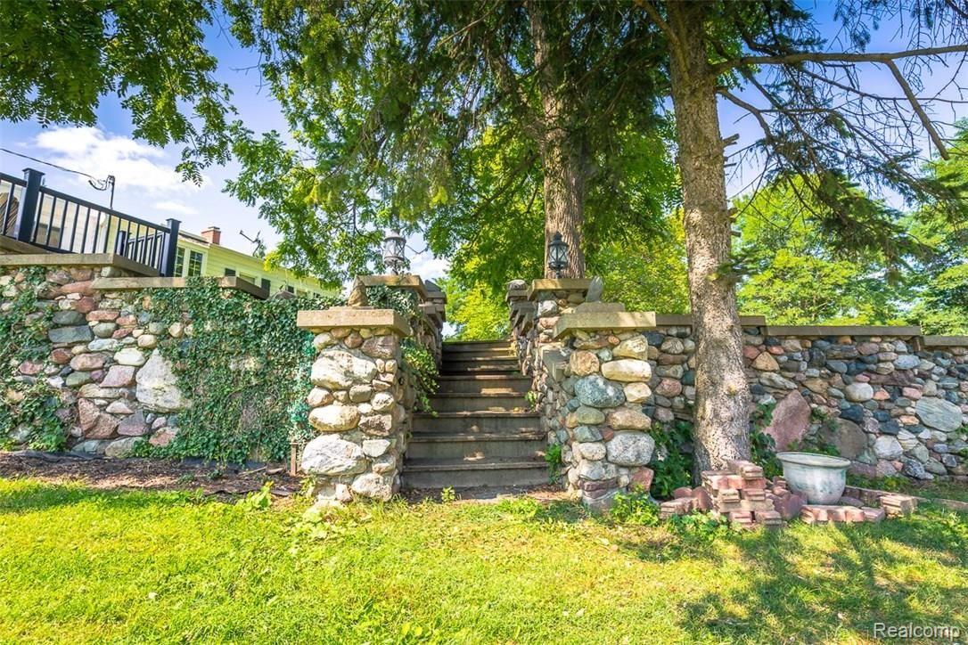 3175 Noble Road Oxford, MI 48370 - Photo 8 of 58 Beautiful stone walls