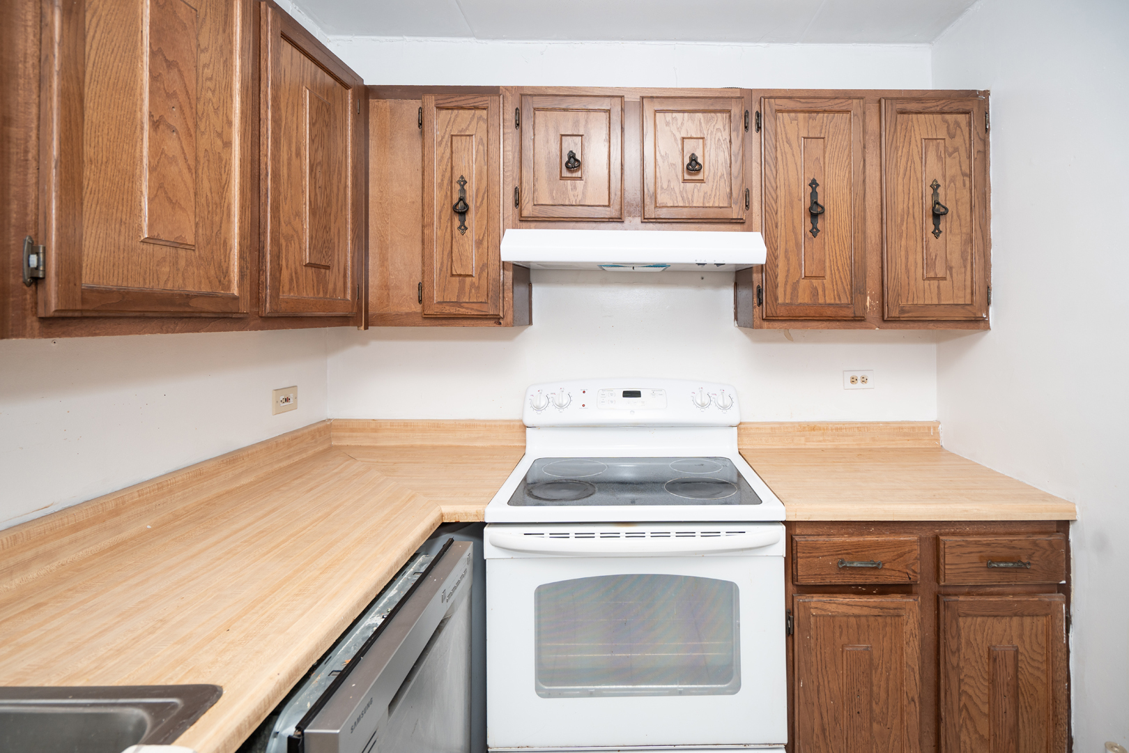 17005 Albany Avenue, Unit 202 Hazel Crest, IL 60429 - Photo 9 of 15 a kitchen with a stove and a cabinet