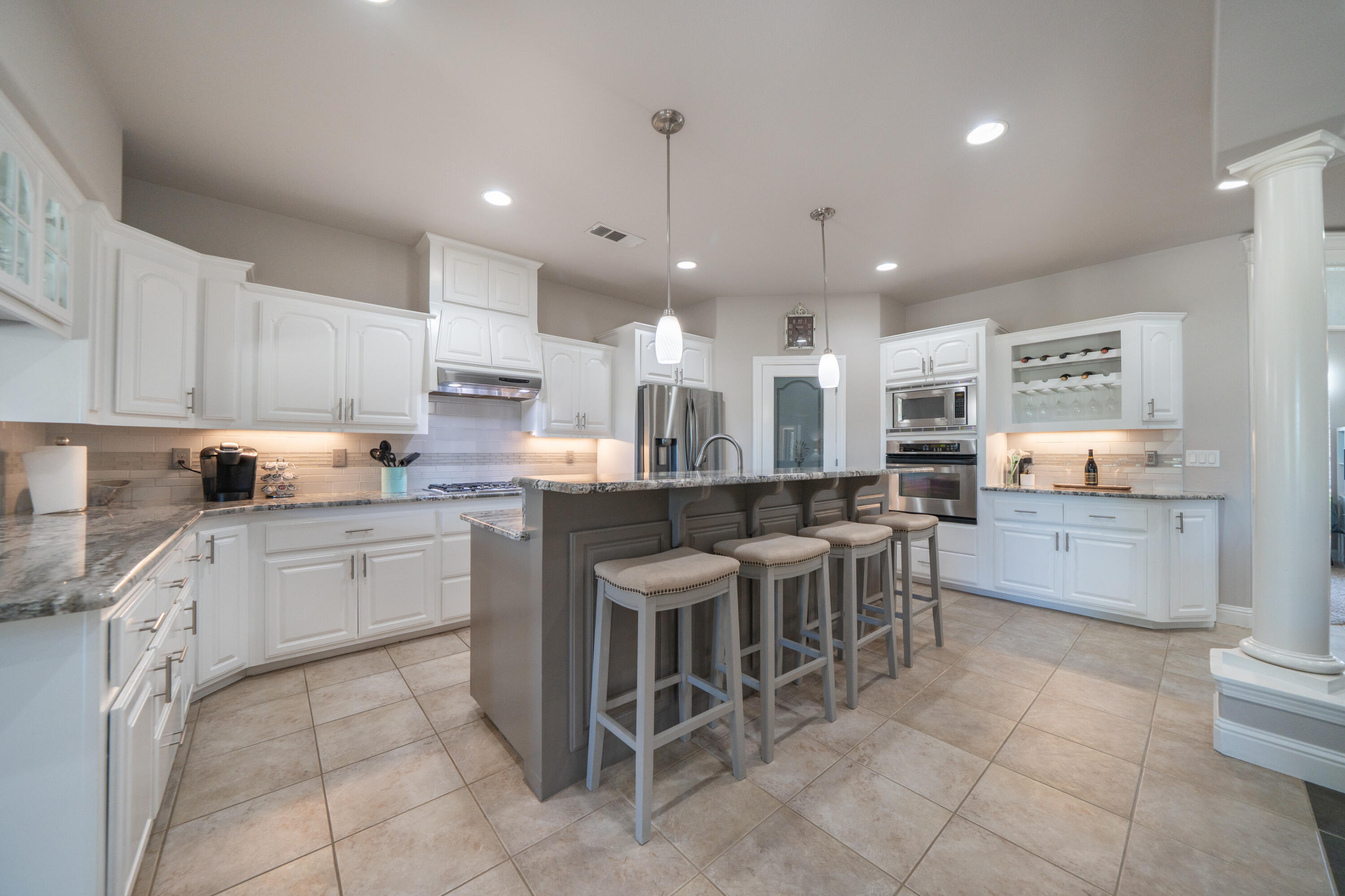 2234 Everest Drive Redding, CA 96001 - Photo 11 of 55 Kitchen