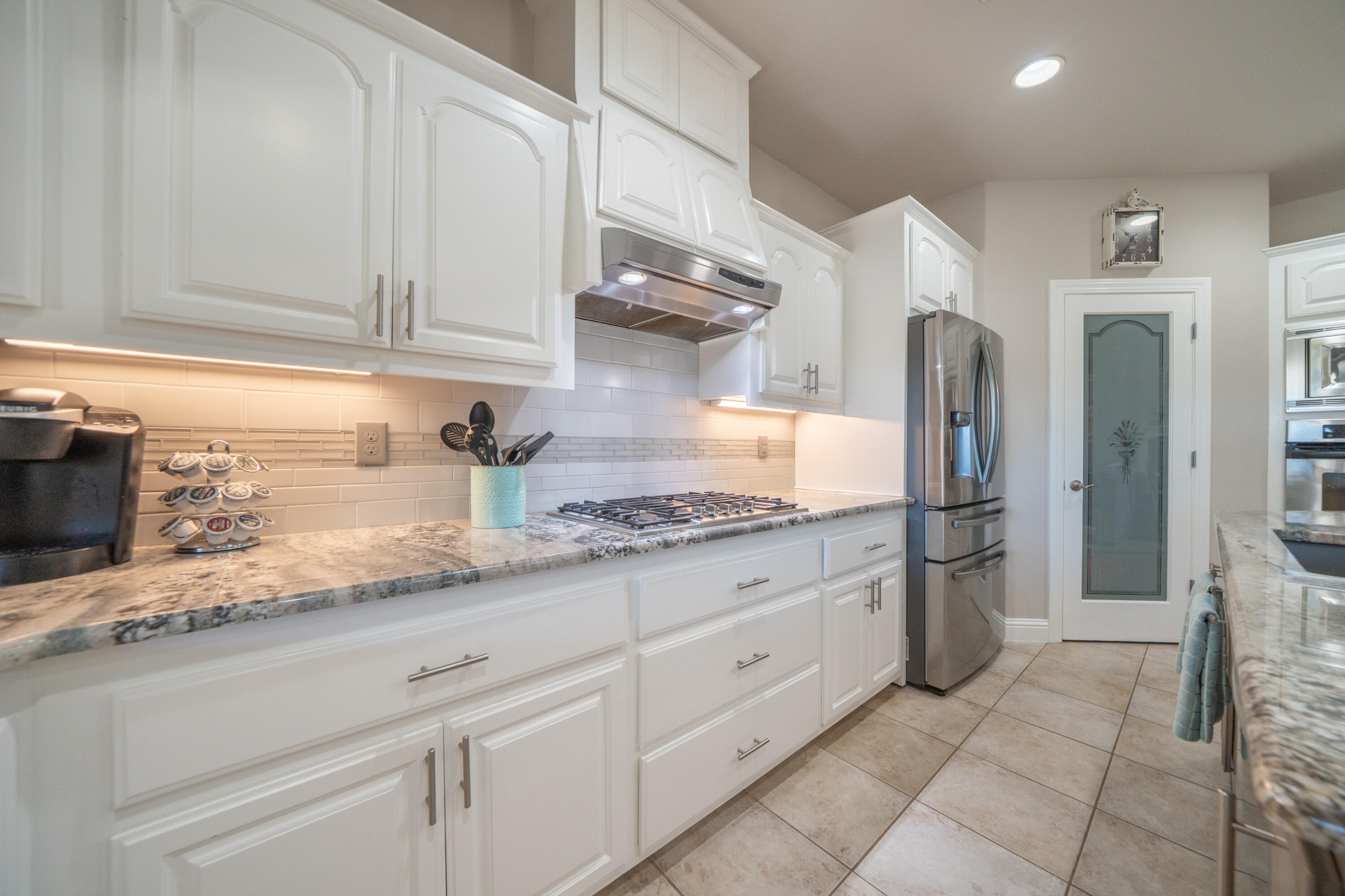 2234 Everest Drive Redding, CA 96001 - Photo 13 of 55 Kitchen