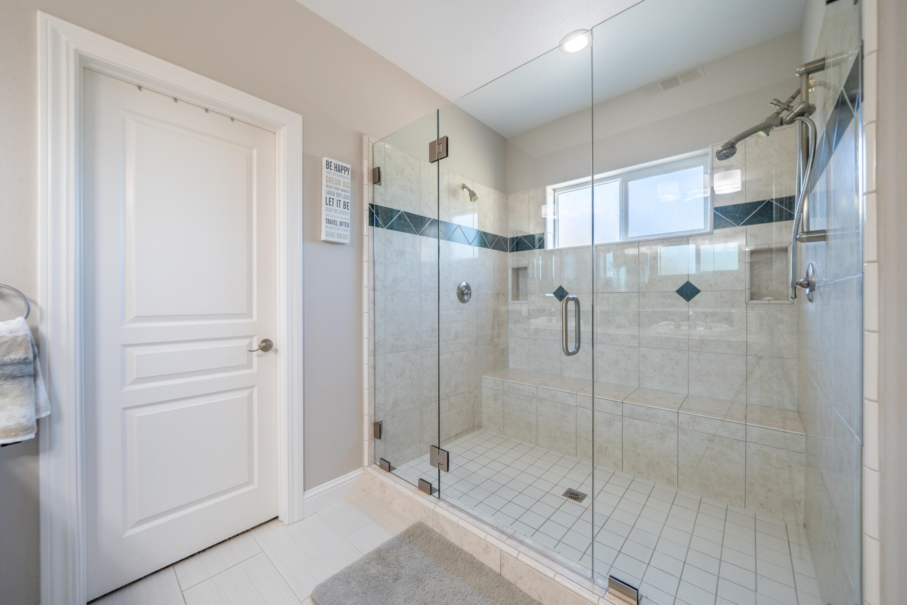 2234 Everest Drive Redding, CA 96001 - Photo 25 of 55 Huge Shower