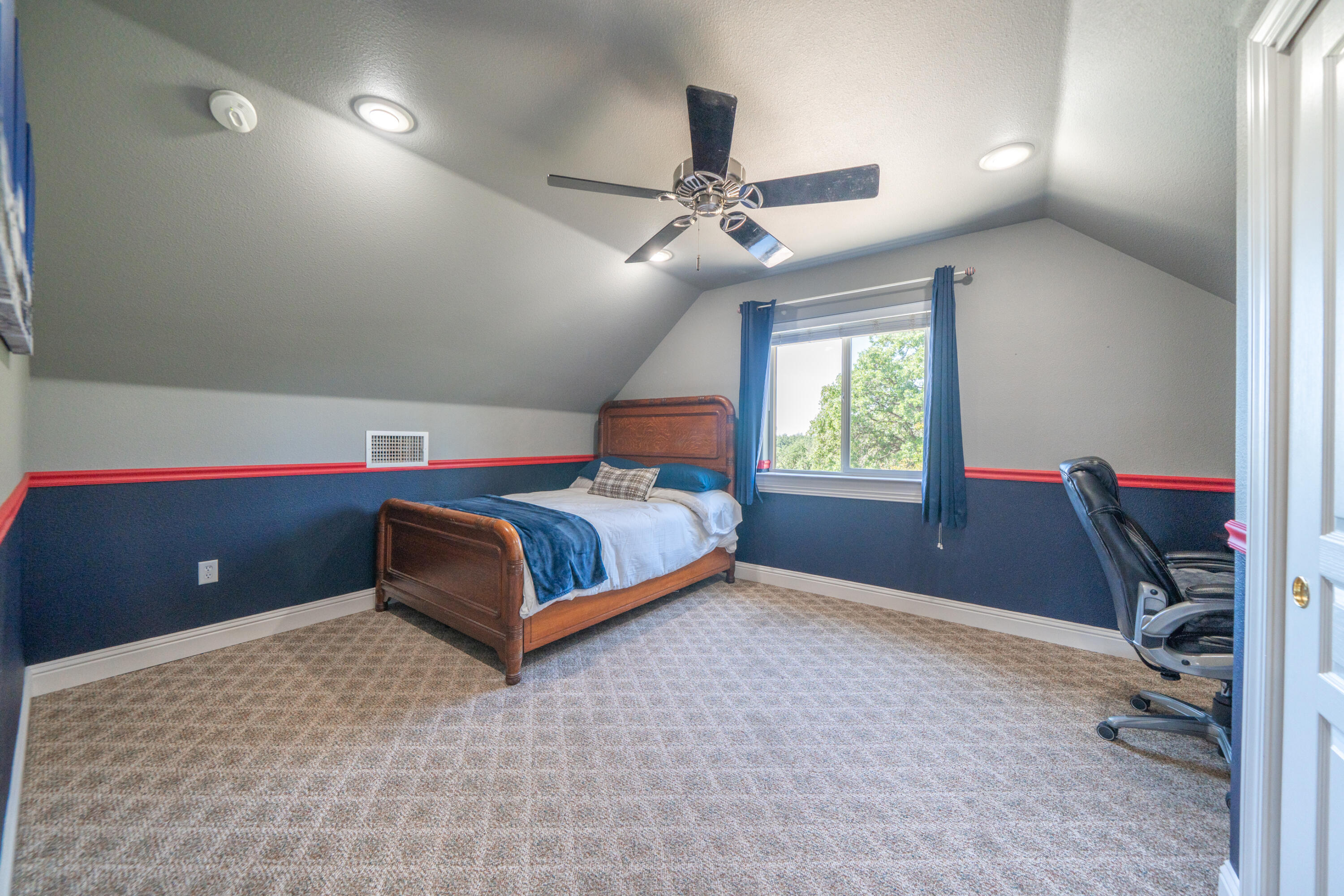 2234 Everest Drive Redding, CA 96001 - Photo 31 of 55 Bedroom 4