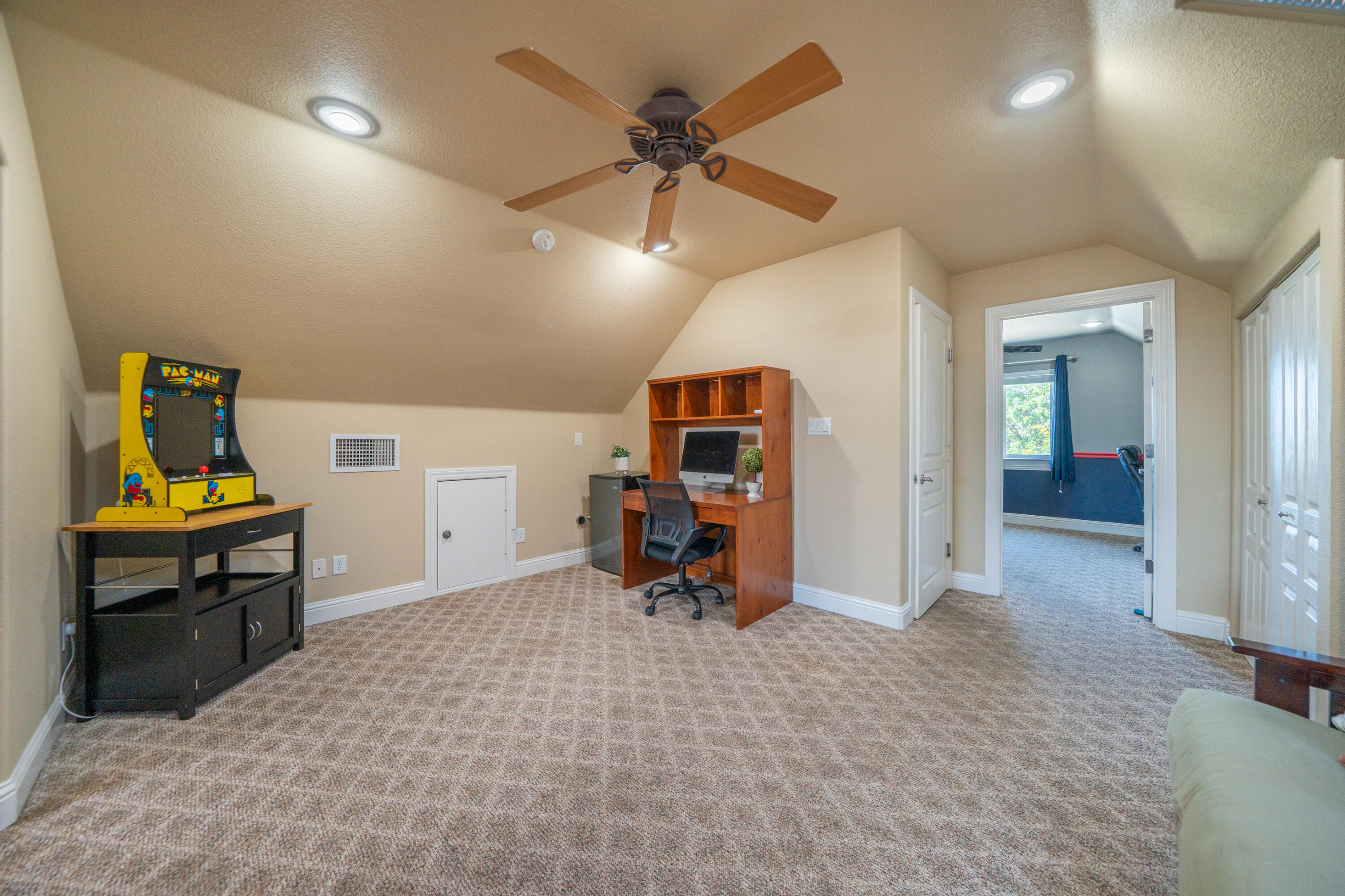 2234 Everest Drive Redding, CA 96001 - Photo 33 of 55 Bonus Room