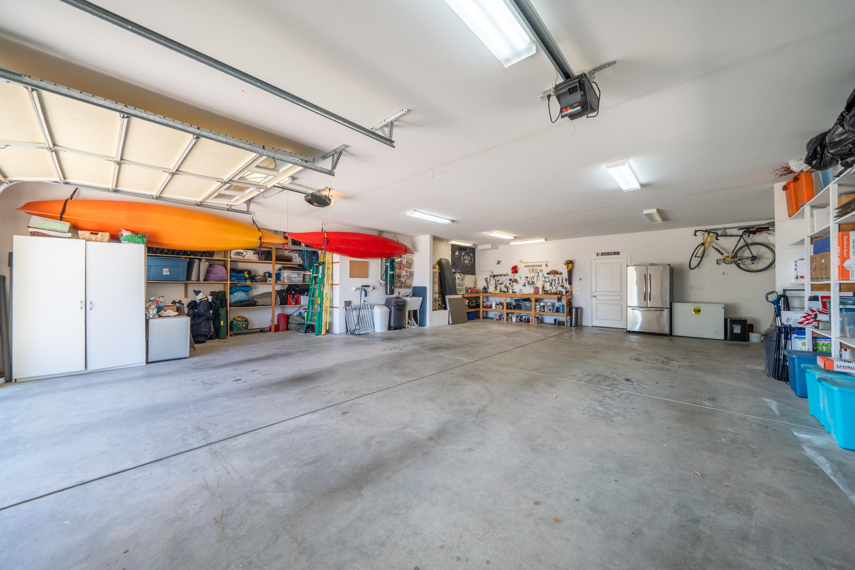 2234 Everest Drive Redding, CA 96001 - Photo 38 of 55 Garage