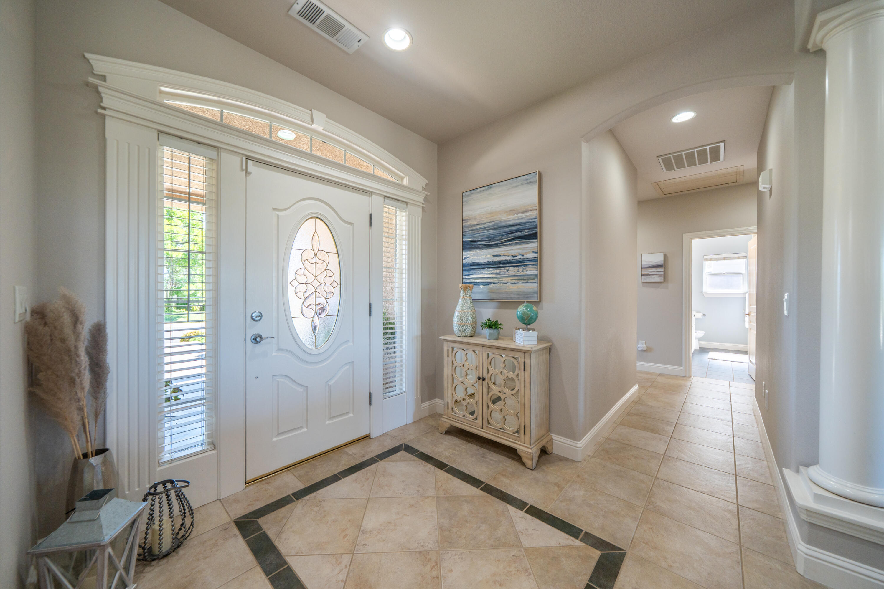 2234 Everest Drive Redding, CA 96001 - Photo 4 of 55 Entry