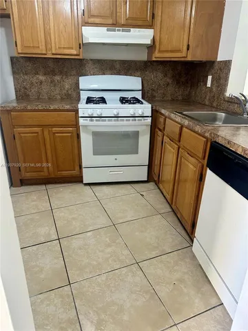 $1,799 | 18111 Northwest 68th Avenue, Unit H205, Hialeah, FL 33015