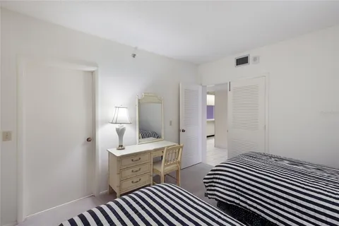 $625,000 | 1095 Gulf Of Mexico Drive, Unit 102, Longboat Key, FL 34228