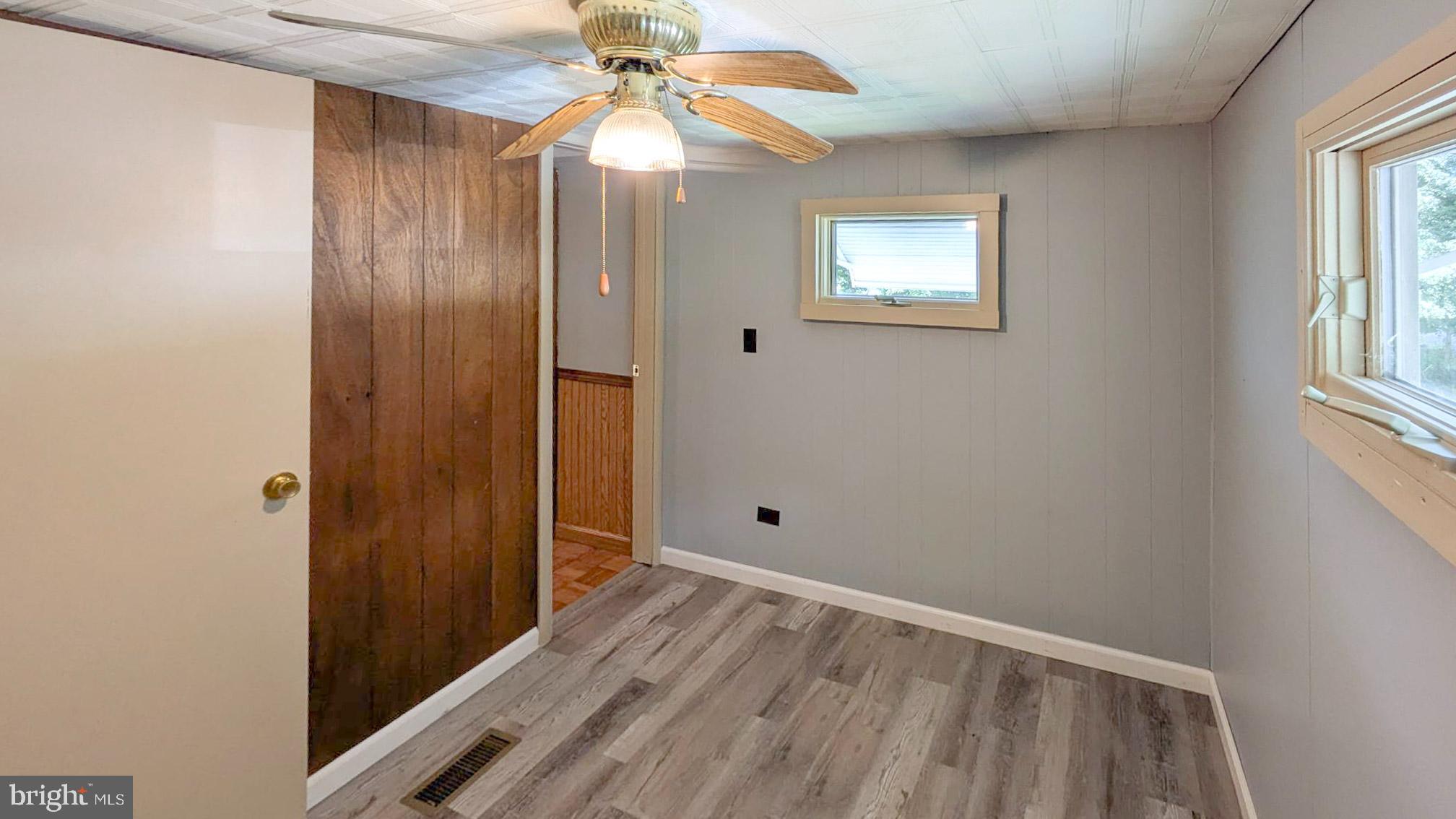 3806 Locust Grove Road Columbia, PA 17512 - Photo 19 of 27 an empty room with windows and fan