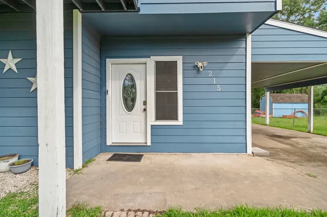 $185,000 | 215 Sandy Ridge Drive, Livingston, TX 77351
