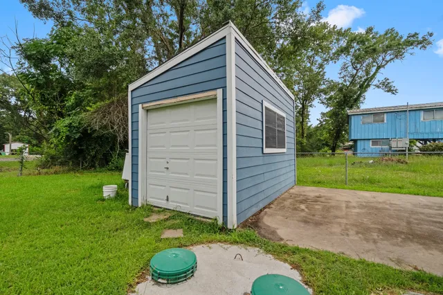 $185,000 | 215 Sandy Ridge Drive, Livingston, TX 77351