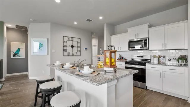 $299,990 | 130 Chestnut Terrace, Boyd, TX 76023