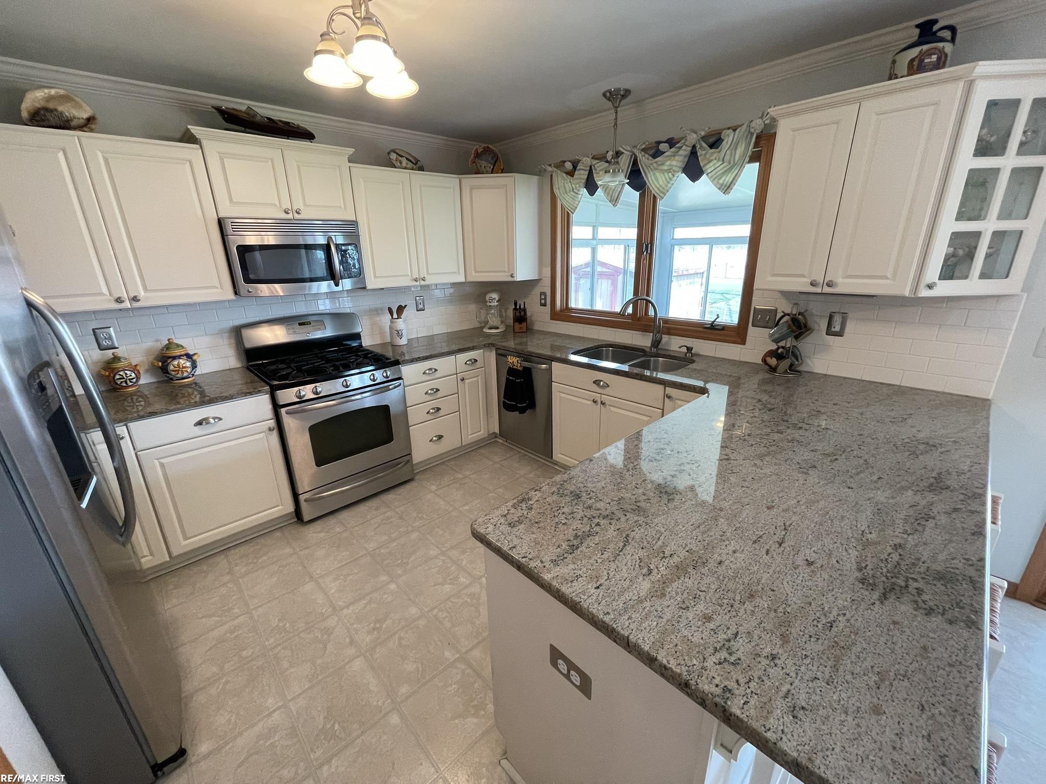 32725 Sutton Road New Baltimore, MI 48047 - Photo 14 of 42 50172468-8799380f-916d-4b34-8db0-f91bd2b7ecf5.JPG