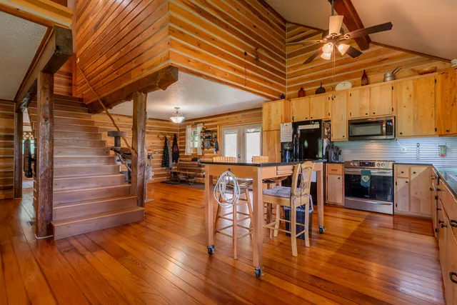 a view of a house with backyard and trees