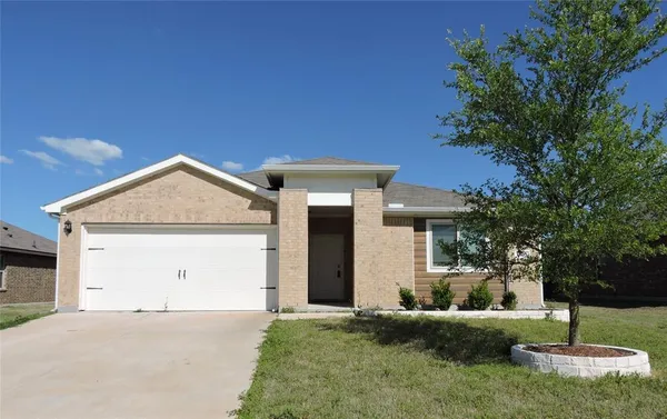 $2,100 | 1307 Community Way, Royse City, TX 75189