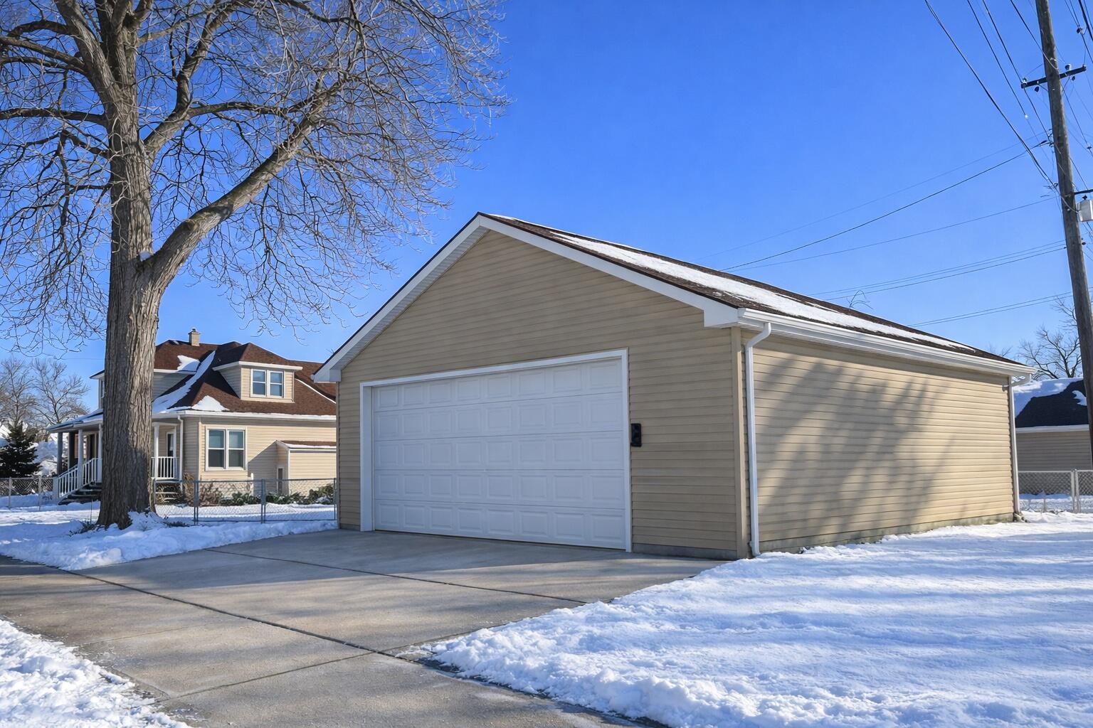 561 Poplar Street Wyandotte, MI 48192 - Photo 3 of 3 561 poplar1