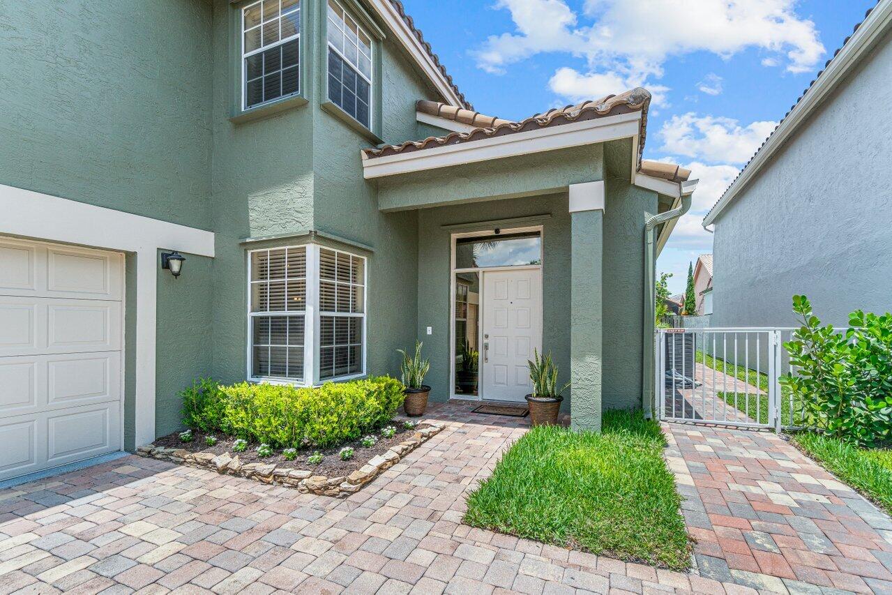 20331 Cozumel Court Boca Raton, FL 33498 - Photo 3 of 32 Entrance