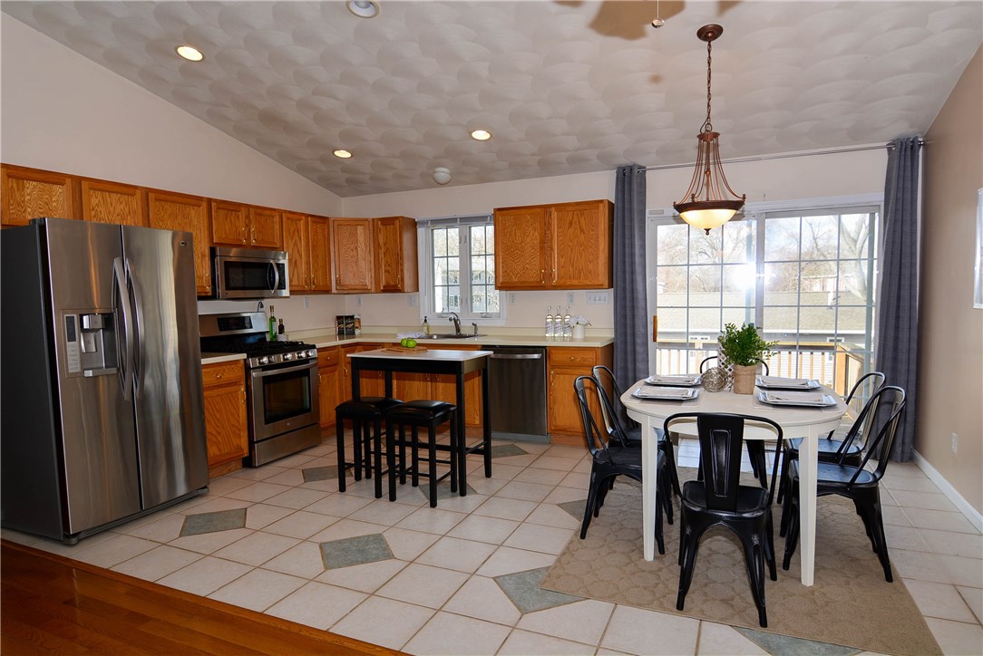 53 Guild Avenue Warwick, RI 02889 - Photo 5 of 21 Gallery Image 5