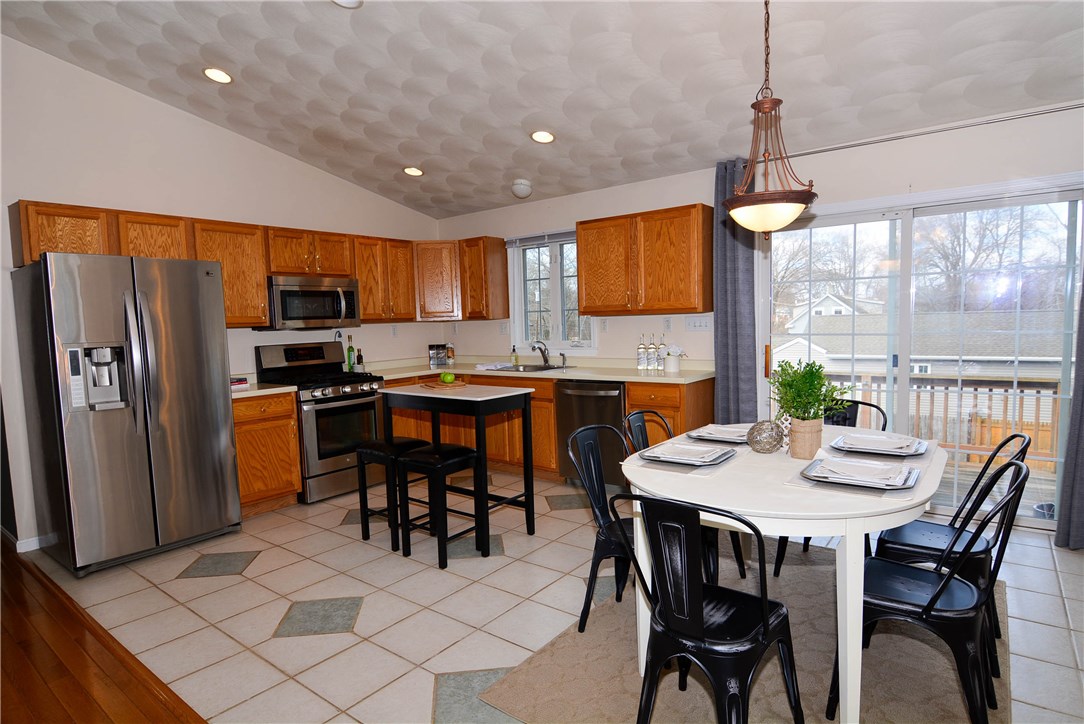 53 Guild Avenue Warwick, RI 02889 - Photo 6 of 21 Gallery Image 6