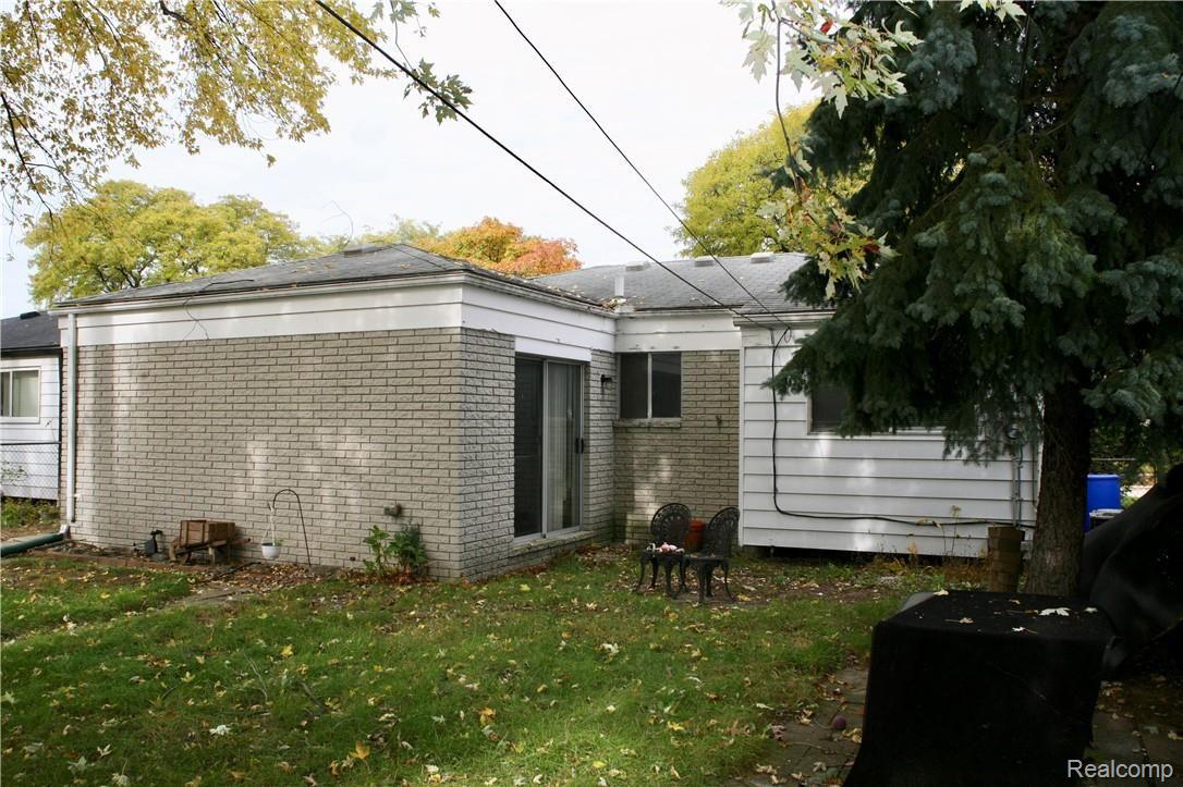 8394 Harding Street Center Line, MI 48015 - Photo 15 of 16 fullsizeoutput_3c2.jpeg