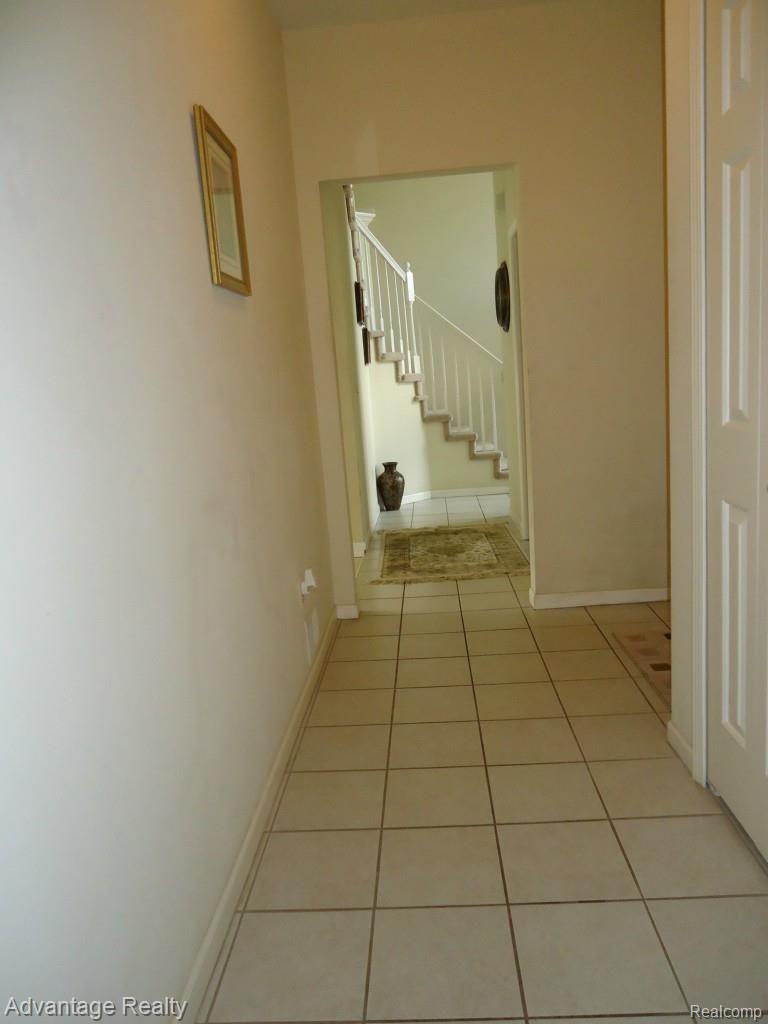 2034 Baron Rochester, MI 48307 - Photo 15 of 26 Hallway