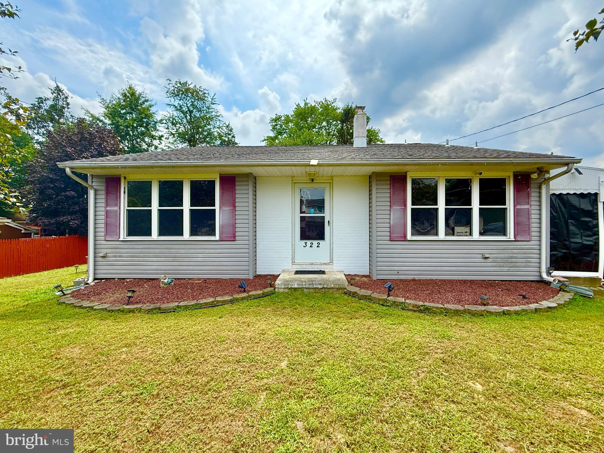 a view of front of house with yard