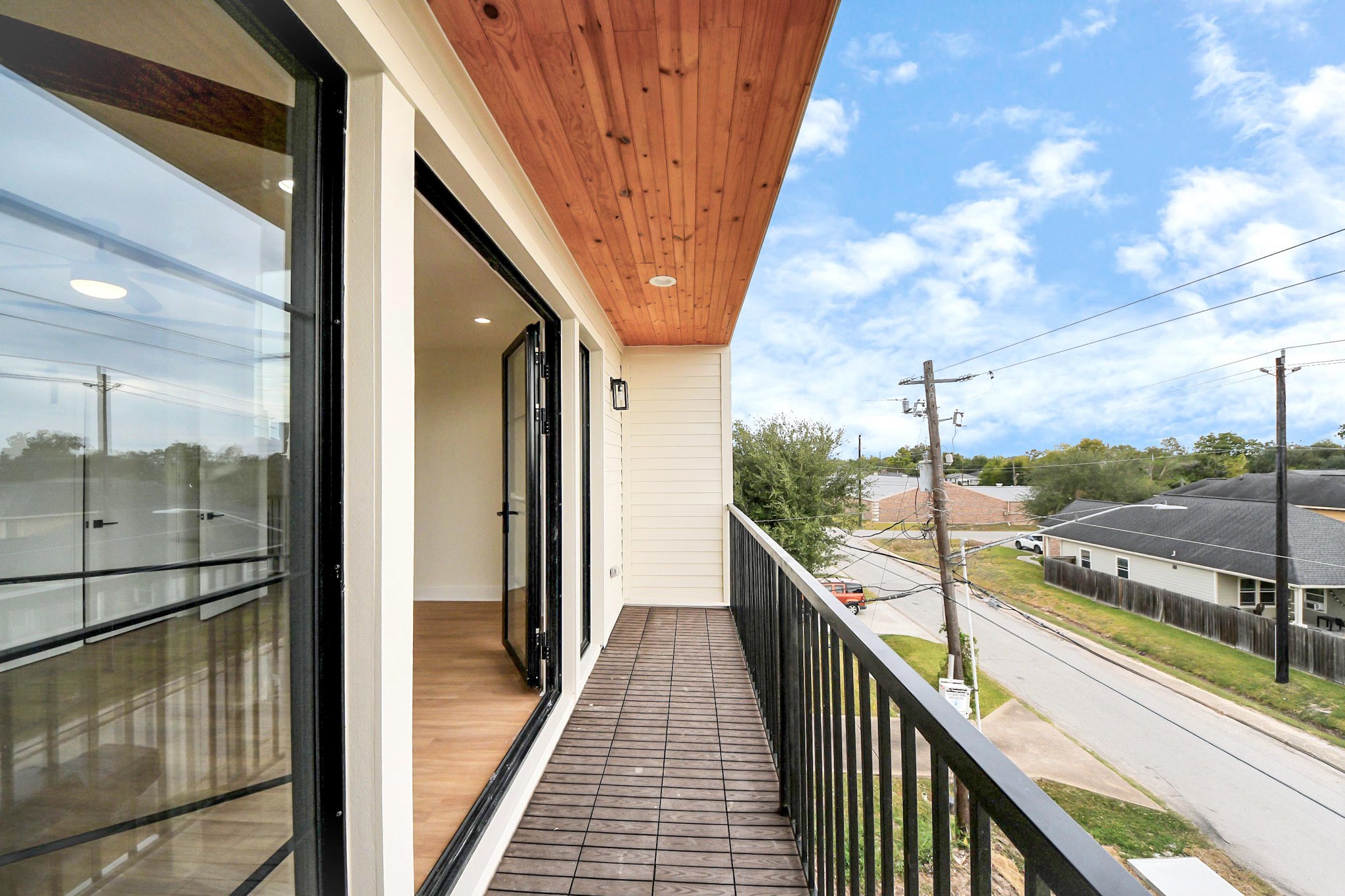 9014 Ferdinand Street Houston, TX 77051 - Photo 19 of 40 a view of a balcony