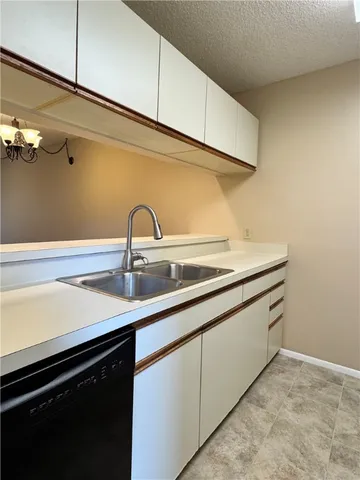 a close view of sink and tap