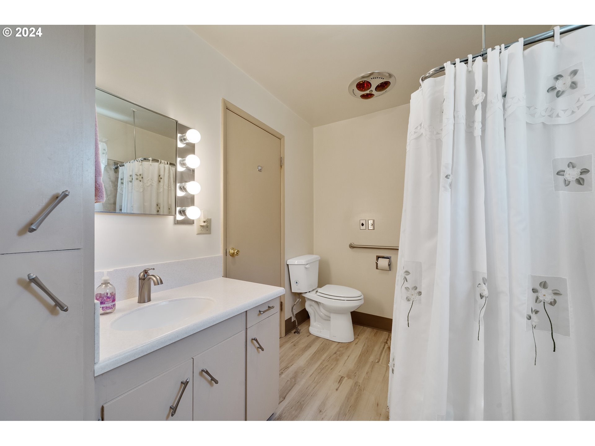 790 Wilson River Loop Tillamook, OR 97141 - Photo 13 of 30 Bathroom