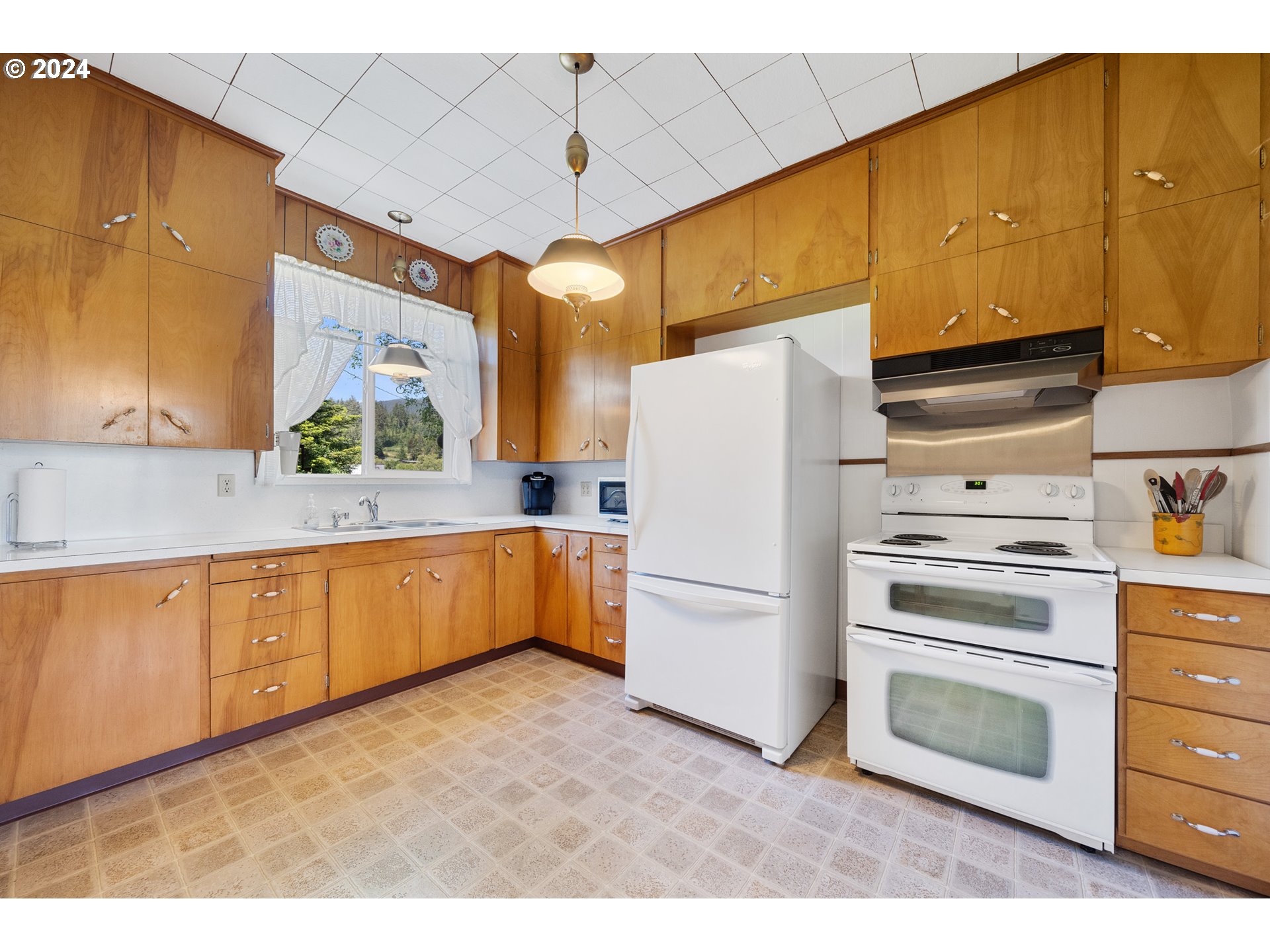 790 Wilson River Loop Tillamook, OR 97141 - Photo 14 of 30 Kitchen