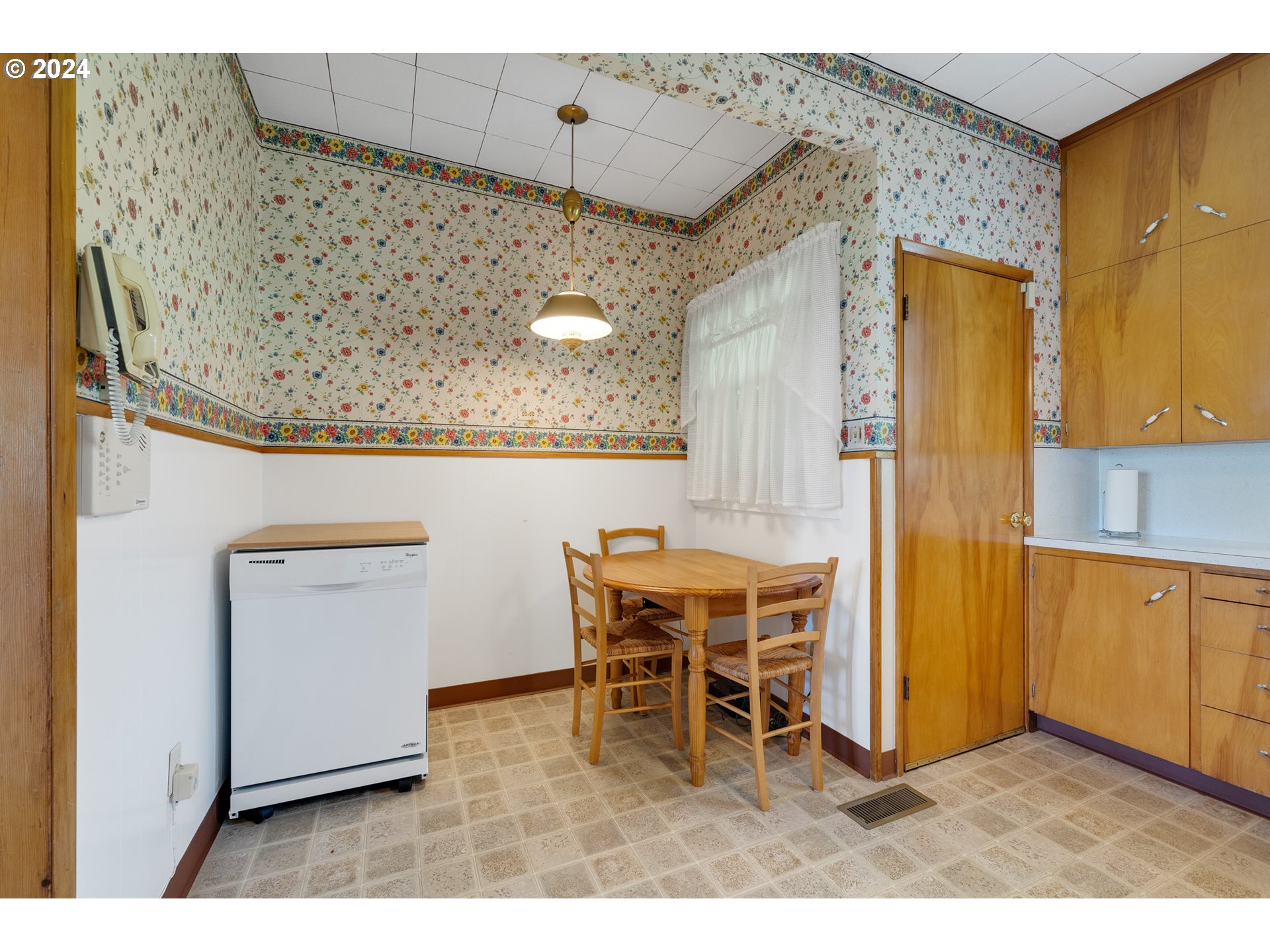 790 Wilson River Loop Tillamook, OR 97141 - Photo 15 of 30 Breakfast Area