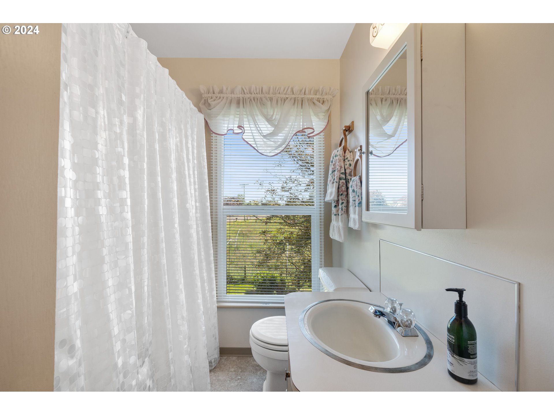 790 Wilson River Loop Tillamook, OR 97141 - Photo 19 of 30 Bathroom