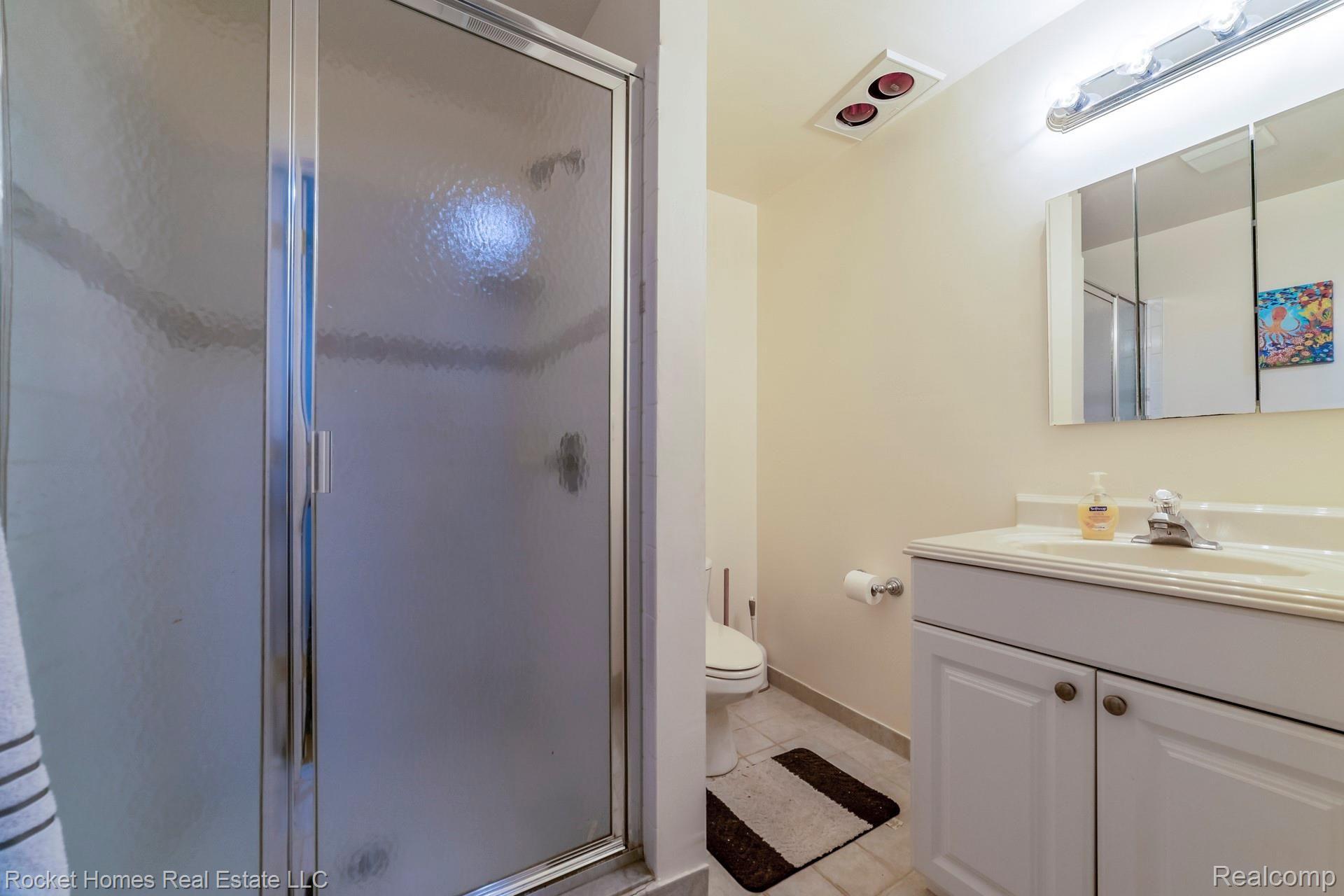 2738 Santia Road Troy, MI 48085 - Photo 37 of 43 036-photo-bathroom-7251912.jpg