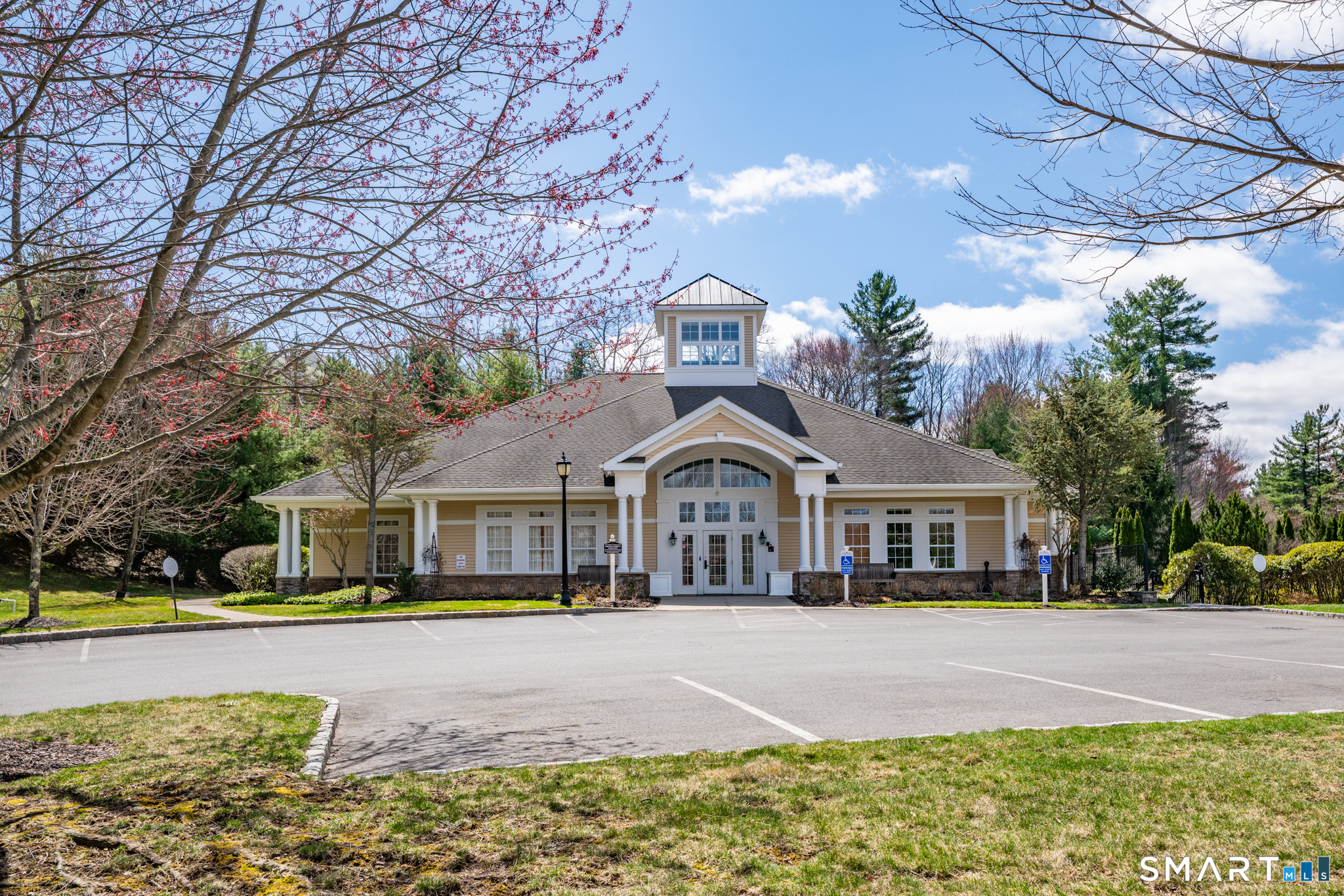 193 Ridgewood Drive, Unit 193 Middlebury, CT 06762 - Photo 39 of 40 a front view of a house with a yard