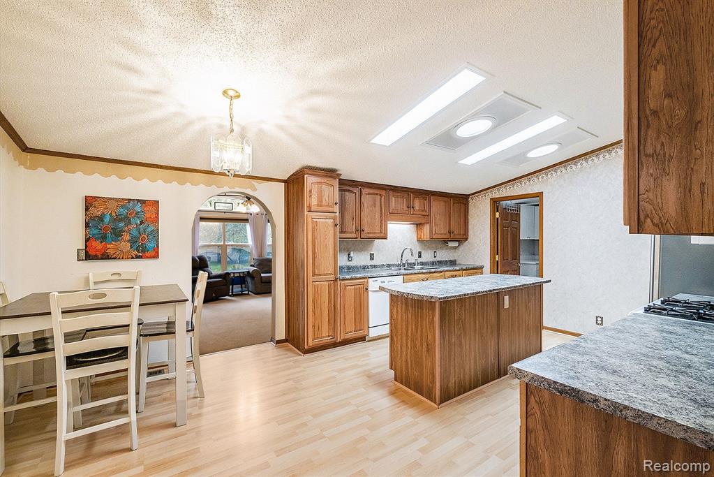 4486 Lapeer Road Burton, MI 48509 - Photo 4 of 31 Gallery Image 4