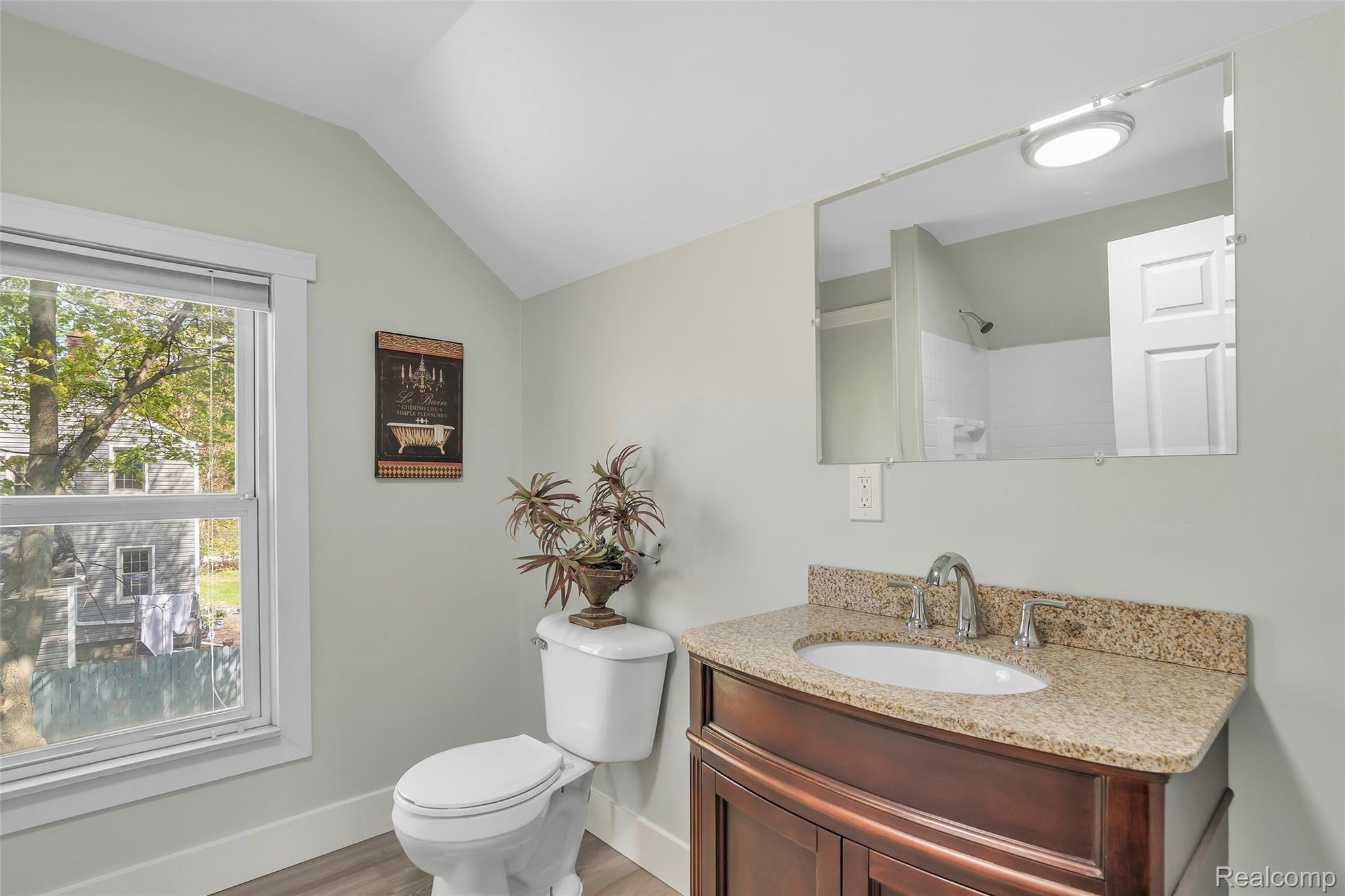 8044 Davison Road Davison, MI 48423 - Photo 28 of 36 31_8044DavisonRdWindowStillRealEstatePhotography31_mls.jpg