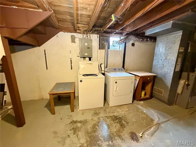 $1,950 | 317 Thomas Avenue, St. Charles, MO 63301