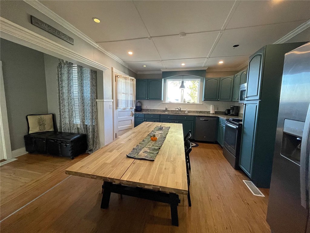 29 Anthony Street Newport, RI 02840 - Photo 6 of 29