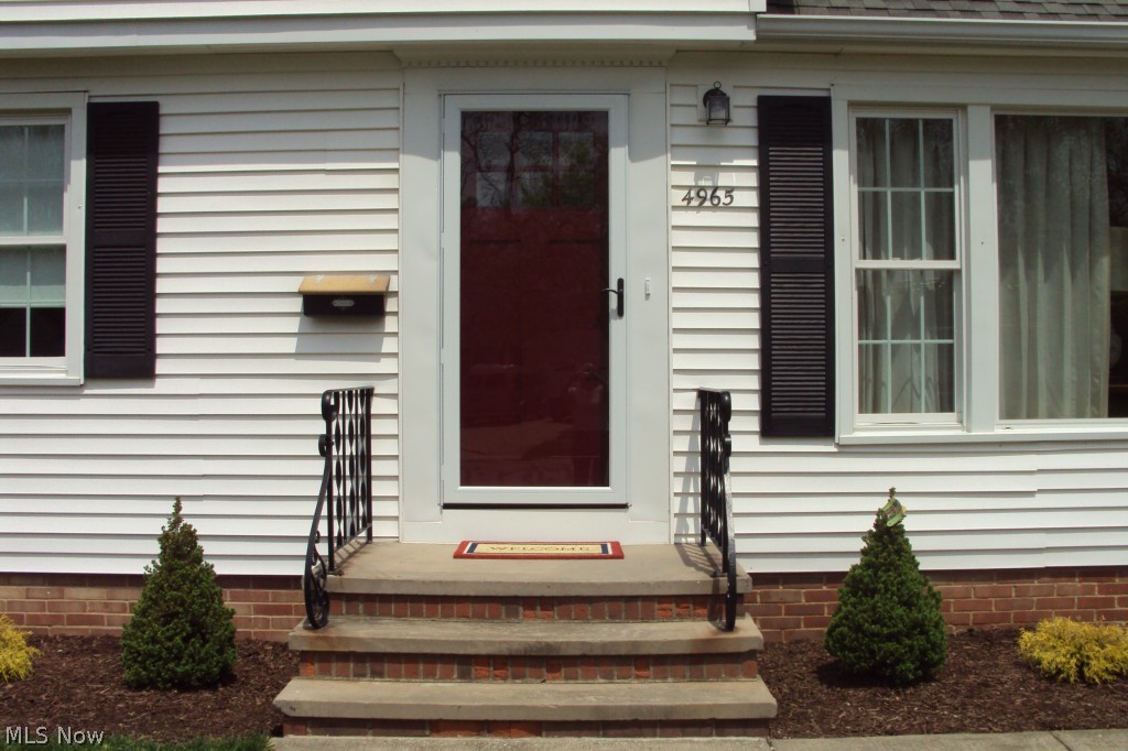 4965 Corliss Road Cleveland, OH 44124 - Photo 23 of 25 Cute welcoming front door.