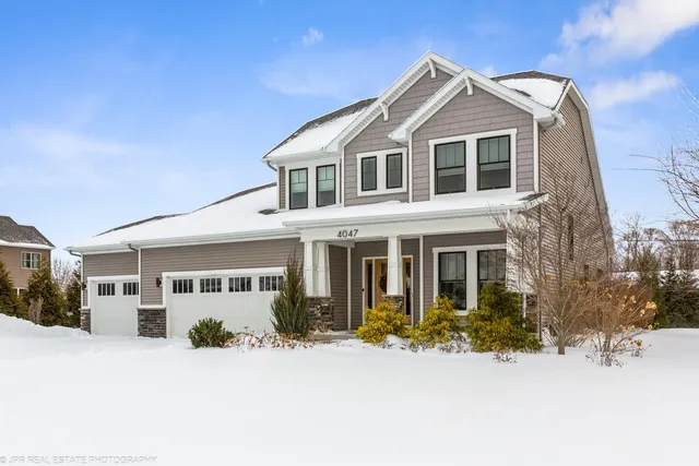 $689,900 | 4047 Fox Woods Road, St. Joseph, MI 49085