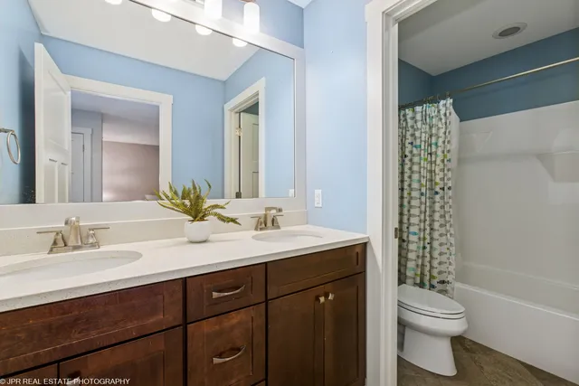 $689,900 | 4047 Fox Woods Road, St. Joseph, MI 49085