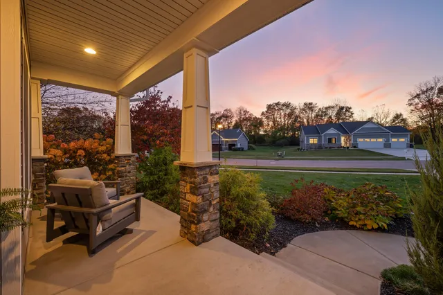 $689,900 | 4047 Fox Woods Road, St. Joseph, MI 49085