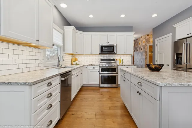 $689,900 | 4047 Fox Woods Road, St. Joseph, MI 49085