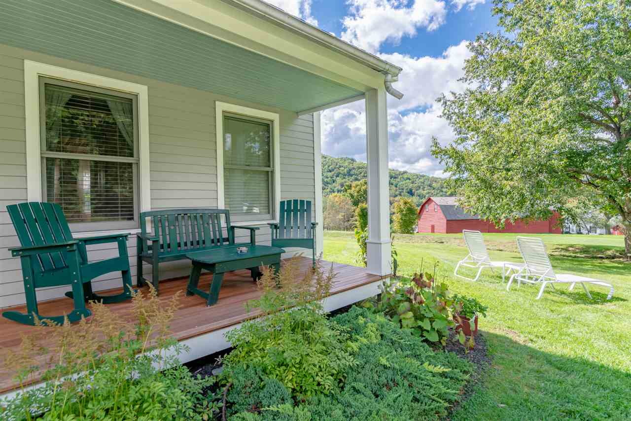 68 Rabbit Run Arlington, VT 05250 - Photo 3 of 25 Gallery Image 3