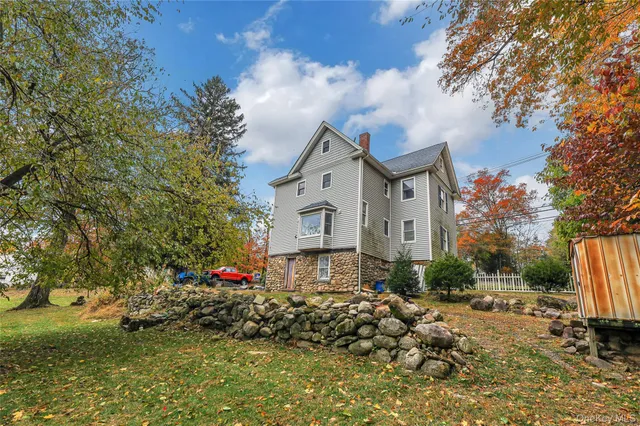 a front view of house with yard