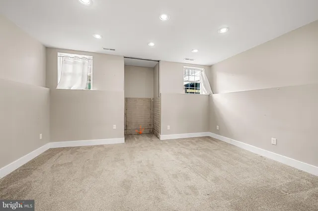 a view of a house with backyard and a garden