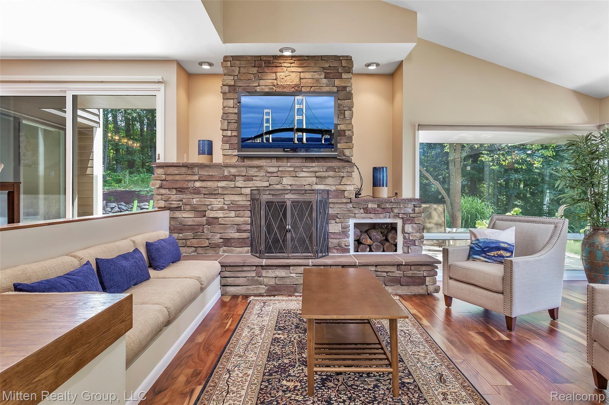 11290 Windy Ridge Drive Fenton, MI 48430 - Photo 9 of 57 11290-windy-ridge-trl-fenton-mi-48430-windowstill-9.jpg