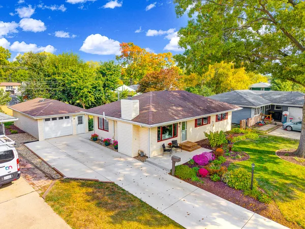 $275,000 | 6 Wilmette Drive, Normal, IL 61761